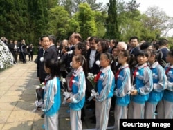 2017年4月15日,李昭骨灰在胡耀邦陵墓安葬仪式现场。(钱江拍摄)