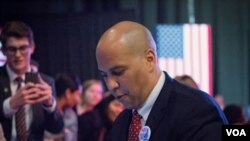 民主党明星、新泽西州联邦参议员科里·布克是希拉里的支持者。(美国之音记者方正拍摄)