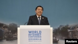 中国互联网信息办公室主任、主管中国互联网审查的中宣部原副部长鲁炜在乌镇举行的世界互联网大会上讲话。(2015年12月18日)