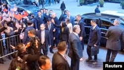 社交媒体视频截图显示台湾总统蔡英文抵达纽约后向欢迎者挥手致意。(2023年3月29日)