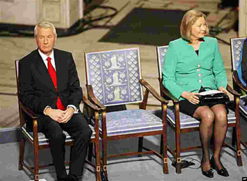 在奥斯陆市政厅的颁奖典礼上， 诺贝尔委员会主席亚格兰（Thorbjoern Jagland） 右侧的空座位代表在中国坐牢的刘晓波（2010年12月10日）