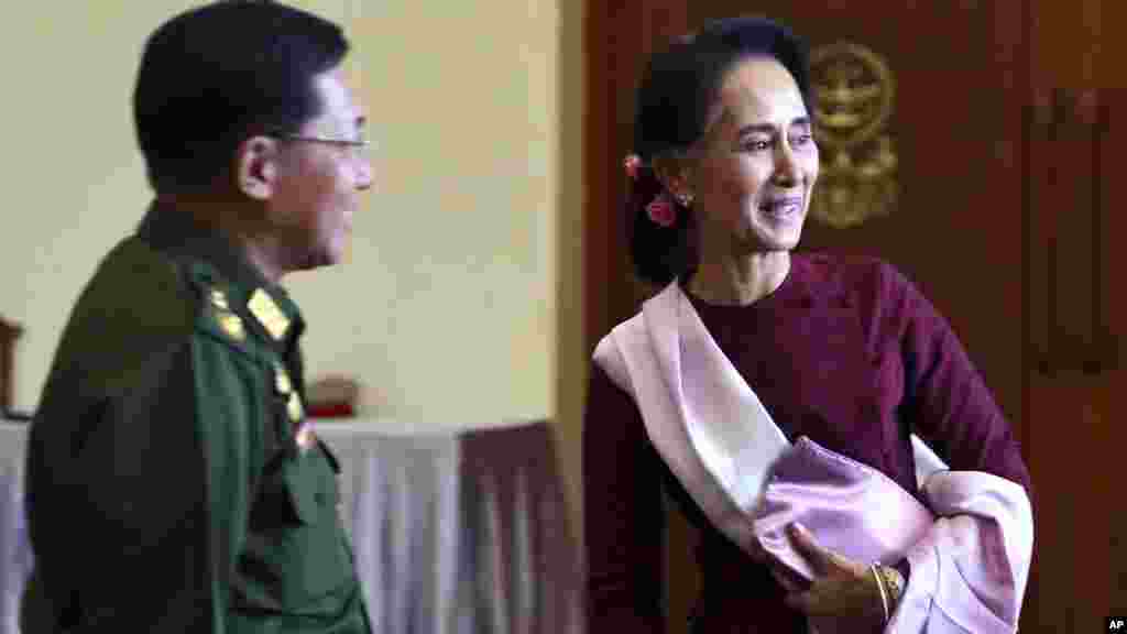 ဗိုလ်ချုပ်မှူးကြီးမင်းအောင်လှိုင်နှင့် ဒေါ်အောင်ဆန်းစုကြည်