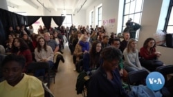 VOA英语视频: 纽约时装回收周 时装设计师赋予老旧衣物新生命 VOA英语视频: 纽约时装回收周 时装设计师赋予老旧衣物新生命