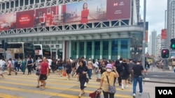 香港政府推行高才通计划招揽外地人才,惟大部分申请人士为本地市场不缺的金融及商贸行业,在竞争激烈下难以找到工作(美国之音)