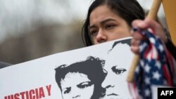 争取移民权利人士2018年1月8日在白宫前请愿(法新社)