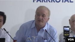 ဒုတိယကမ္ဘာစစ်အပြီး စစ်လက်ကျန် ဗြိတိန်တိုက်လေယာဉ်တွေ ရှာဖွေရေးအဖွဲ့ ခေါင်းဆောင် မစ္စတာ David Cundall.ဓာတ်ပုံ- ဗွီအိုအေ (မြန်မာ) ဇန်နဝါရီ ၉၊ ၁၃။