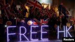 香港反政府示威者2019年10月23日到英国驻港领事馆前集会(路透社)