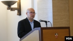 约翰霍普金斯大学(Johns Hopkins University)社会学系政治经济学教授孔诰烽出席英国伦敦大学亚非学院有关《中英联合声明》40周年研讨会。(摄影:美国之音 郑乐捷)