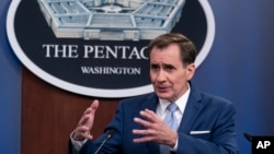 资料照片:五角大楼发言人约翰·科比在记者会上讲话。(2021年10月25日)