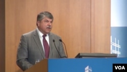 劳联-产联主席理查德∙特拉姆卡在彼得森国际经济研究所演讲(美国之音郁岗拍摄)