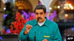 资料照片:在新冠病毒大流行病期间,马杜罗在加拉加斯的总统府发表电视讲话。(2020年11月15日)