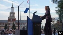 2024年11月6日,副总统卡马拉·哈里斯在华盛顿霍华德大学校园发表2024年总统大选承认败选的演讲。