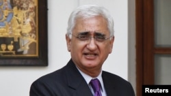 Ngoại trưởng Ấn Salman Khurshid nói có những vấn đề như chủ quyền cần phải được giải quyết giữa các nước có tranh chấp với nhau