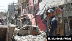 2017年6月29日,伊拉克联邦警察和“人民动员”部队共同驻守西摩苏尔,这是一支主要由什叶派民兵组成的正规战斗力量。