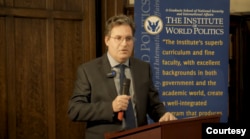 圣伊丽莎白医院精神科主任 安力克·斯瓦蒂(视频截图:The Institute of World Politics/YouTube)