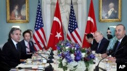 美国国务卿布林肯同土耳其外长恰武什奥卢在国务院会谈。(2023年1月18日)