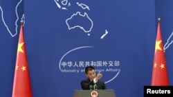 中国外交部发言人陆慷在例行记者会上(资料照片)