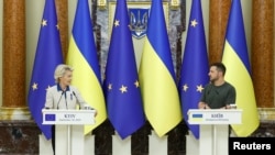 欧盟委员会主席冯德莱恩与乌克兰总统泽连斯基在基辅举行联合记者会。(2024年9月20日)