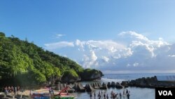 在台湾离岛小琉球水域游玩的游客 (照片来源:江东林)