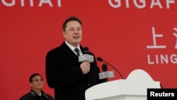 资料照:马斯克在上海出席特斯拉上海超级工厂奠基典礼。(2019年1月7日)