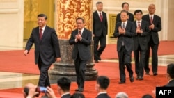 2022年10月23日,在中共二十届一中全会后,中共领导人习近平带领中共新一届政治局常委与中外媒体见面。