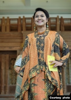 Eli Murdiana, peserta peragaan busana batik