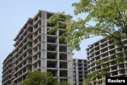 中国房地产企业佳登宝公司在广西桂林的一处没有完工的住宅楼建筑工地。(2022年9月17日)