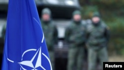 资料照:北约的“增强前沿驻军”战斗组在拉脱维亚举行军演。(2019年10月5日)