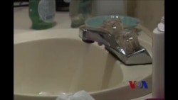 西维吉尼亚州埃尔克河被污染,影响居民水源 西维吉尼亚州埃尔克河被污染,影响居民水源