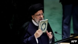伊朗总统易卜拉欣·莱西于2023年9月19日在纽约联合国总部举行的第78届联合国大会上发表讲话。(法新社图片)