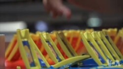 救灾打破宗教隔阂 非穆斯林向清真寺捐献 救灾打破宗教隔阂 非穆斯林向清真寺捐献