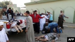 Thi hài nạn nhân trong một vụ nổ bom ở Iraq