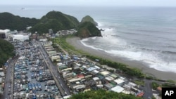 43-Prezident Jorj Bush otasi - mamlakatning 41-Prezidenti bilan vidolashmoqda. 