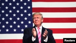 美国共和党总统候选人唐纳德·川普在美国维吉尼亚州的竞选大会上(2016年8月20日)