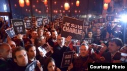 驻华记者北京集会 声援法国遇难记者 (照片由FCCC提供)