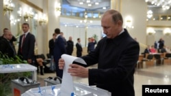俄罗斯总统普京在议会选举中投票(2016年9月18日)
