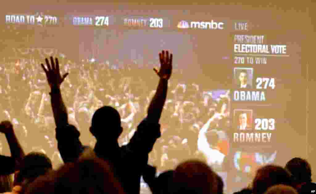 Military personnel, believed to be Russian servicemen, walk in formation outside the territory of a Ukrainian military unit in the village of Perevalnoye outside Simferopol, March 3, 2014.
