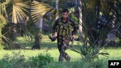 Binh sĩ Philippines trong uộc đụng độ với Abu Sayyaf tại thị trấn Inabanga, tỉnh Bolo, Philippines, ngày 11/4/2017.