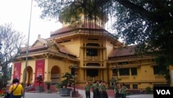 河内的越南国家历史博物馆,也是越南的爱国主义教育基地。(美国之音朱诺拍摄,2017年4月5日)