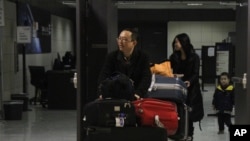 1月11号,中国自由作家余杰和家人抵达美国杜勒斯国际机场