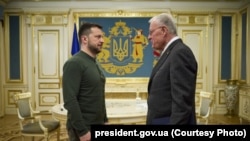 乌克兰总统弗拉基米尔·泽连斯基(Volodymyr Zelenskyy)与美国总统特朗普的特使基思·凯洛格(Keith Kellogg)进行会谈。