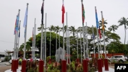 太平洋岛屿论坛会议中心外论坛成员国的国旗。(2024年8月26日)