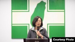 台湾总统蔡英文11月21日在民进党第18届第15次中常会后讲话(照片来源:民进党)