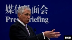 美国国防部长哈格尔4月8日在北京的媒体见面会上(美国国防部)