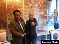 刘霞和其律师莫少平合影(莫少平提供)