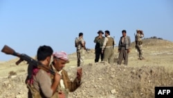 Chiến binh người Kurd tại một vị trí gần thành phố Zumar.
