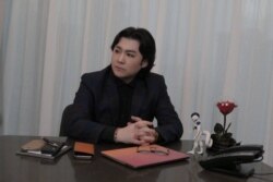 跟娱乐圈有接触的伊启威。（伊启威提供）