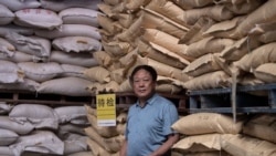 资料照：中国河北养猪农民孙大午在饲料仓库里 （2019年9月24日）