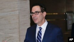 美国财政部长姆努钦2019年3月28日抵达北京后进入一家酒店。