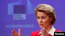 欧盟委员会主席乌尔苏拉·冯·德·莱恩(Ursula von der Leyen)在2020年4月2日于比利时布鲁塞尔举行的新闻发布会上,详细介绍了欧盟为限制冠状病毒病(COVID-19)爆发而对经济造成的影响的努力。